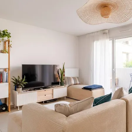 Cozy And Charming Centrally Located Lyon