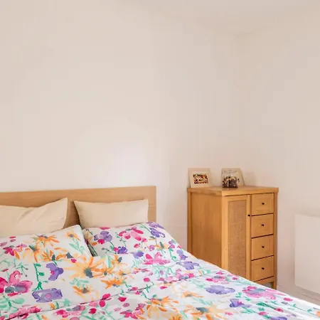 Cozy And Charming Centrally Located *